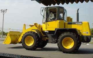 Vm ԗ KOMATSU WA100MzC[[_@xƏ鎖͂Ȃł傤B
